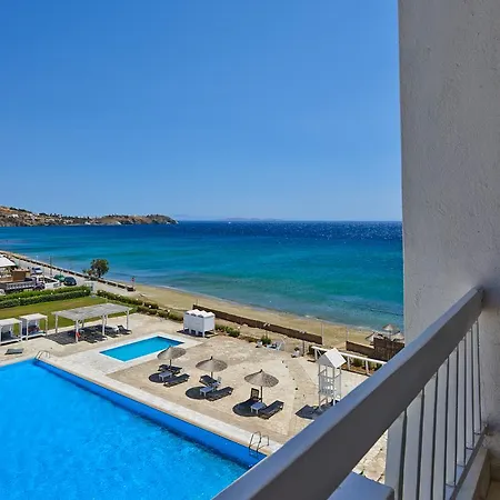 Tinos Beach Hotel מלון